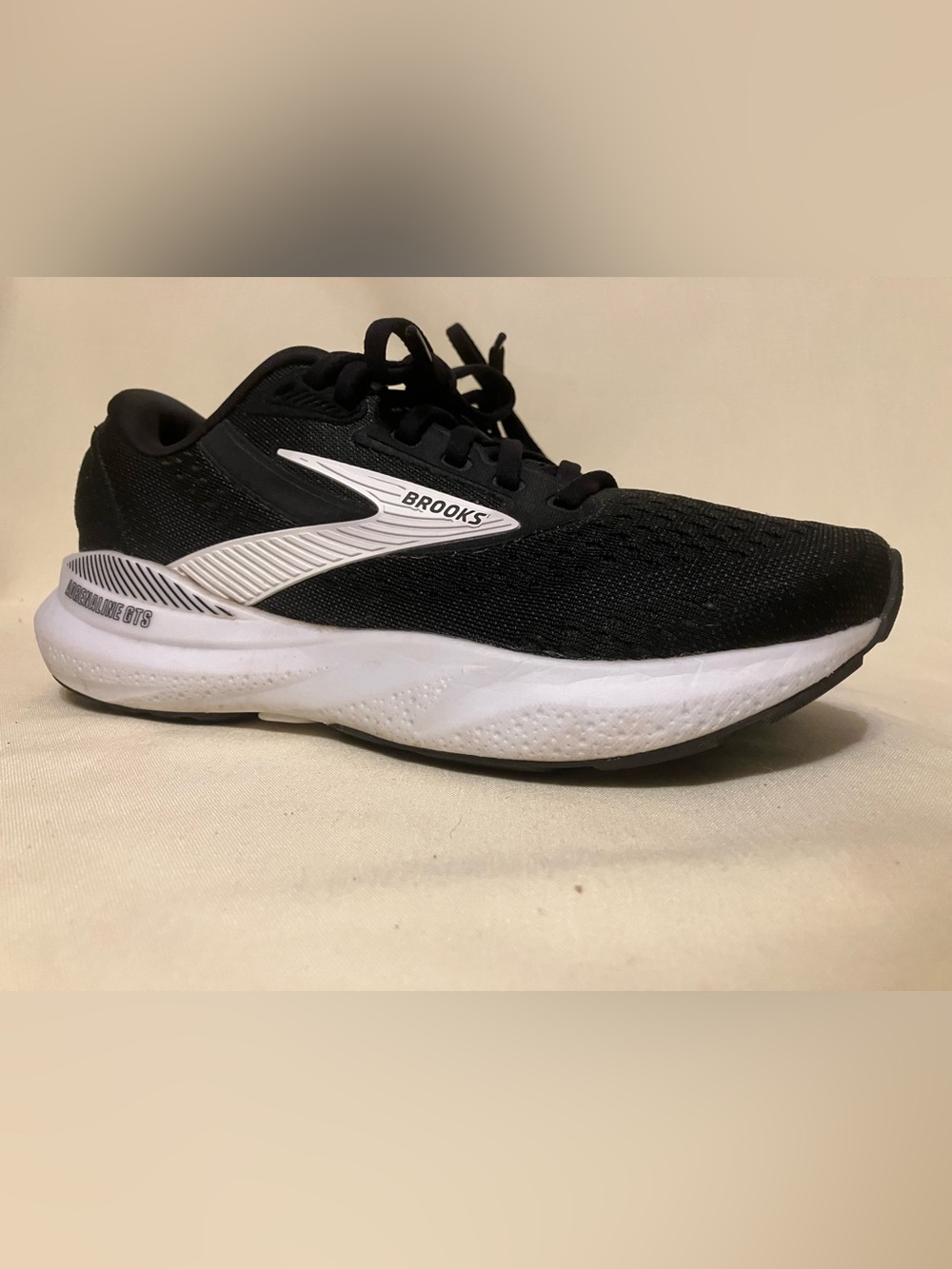 Brooks Adrenaline GTS 24 Women's Black/White Running Sneakers Shoes Size 7